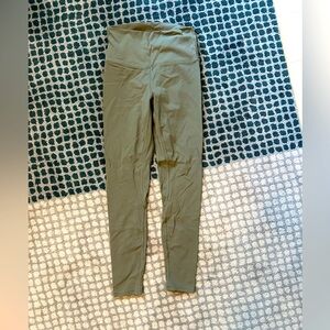 Hot Paragon workout leggings in a beautiful and neutral light army green